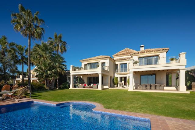 Detached villa in Los Boliches – photo 1