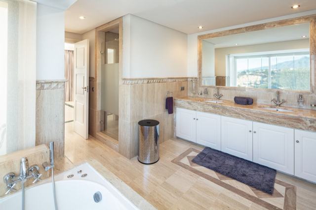 Townhouse in Calahonda – photo 1