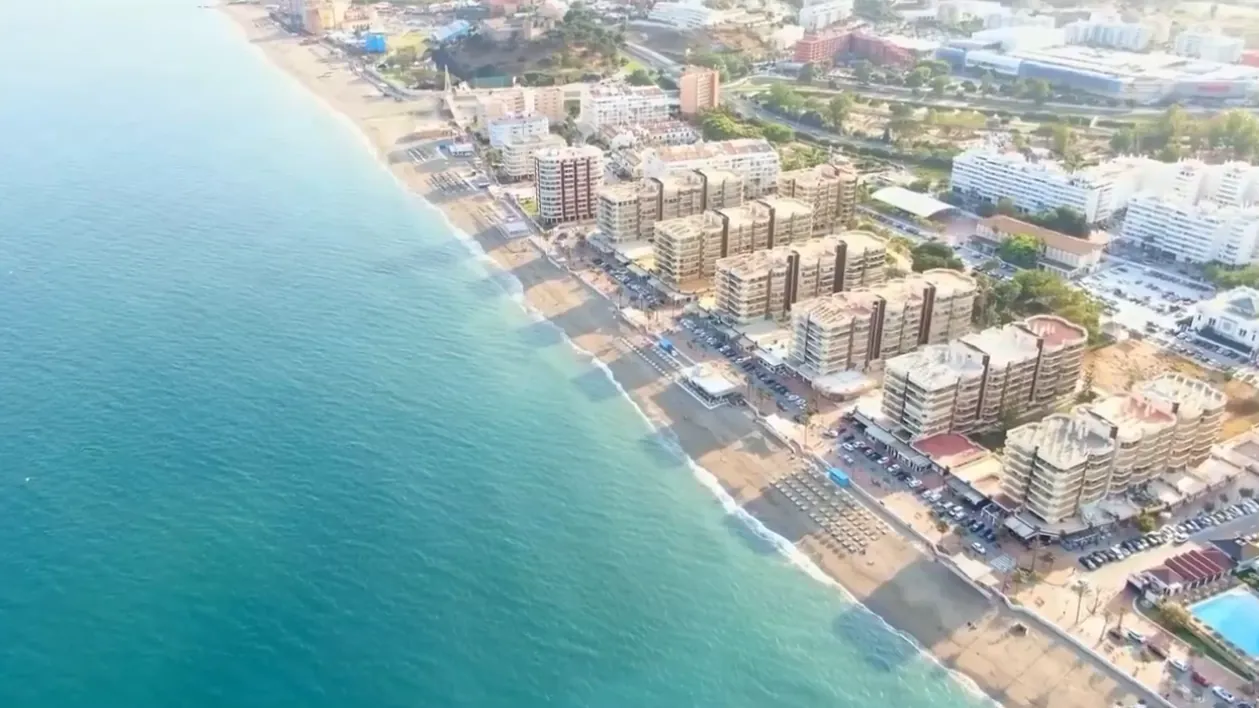 The long beach of Fuengirola and the promenade, from the air
